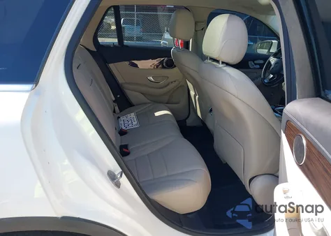 2016 Mercedes-Benz Glc 300 4Matic z USA, uszkodzony, nr VIN WDC0G4KB1GF086647